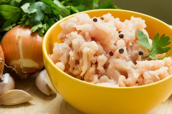 Frisches rohes Hackfleisch — Stockfoto