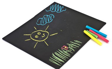 Yazı tahtası üzerinde çocuğun çizimleri