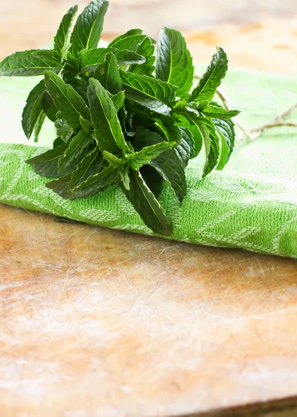 Fresh organic mint — Stock Photo, Image