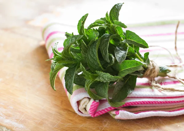 Bouquet de menthe fraîche — Photo