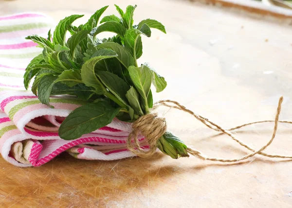 Fresh organic mint — Stock Photo, Image