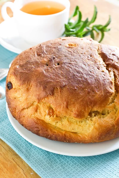 Pan dulce sobre mesa de madera —  Fotos de Stock