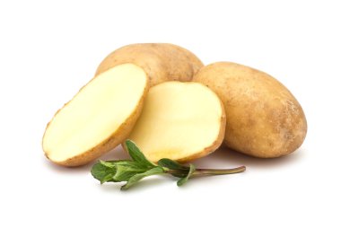 beyaz arkaplanda patates