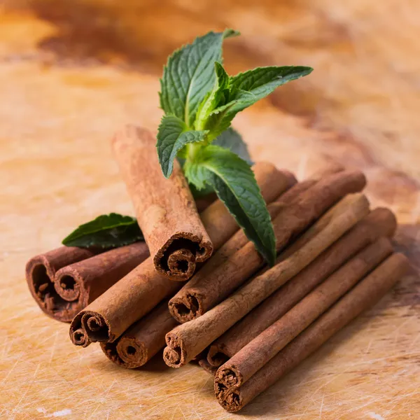 Cinnamon on wooden background — Stock Photo, Image