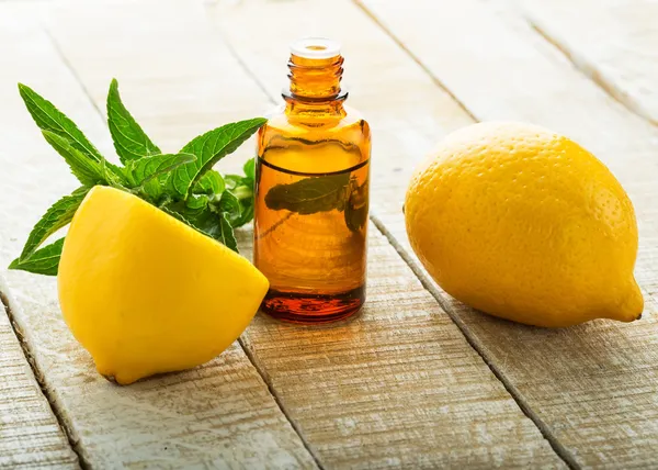 Olio aromatico essenziale — Foto Stock