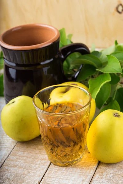 Glass of apple juice — Stock Photo, Image