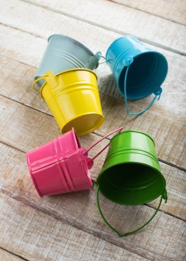 küçük dekoratif kovalar