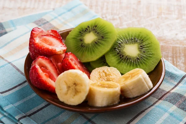 Banana fresca, morango e kiwi — Fotografia de Stock