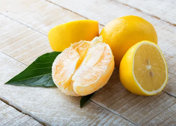 Świeżych pomarańczy i cytryny — Zdjęcie stockowe
