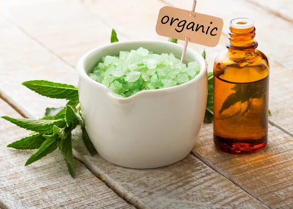 Essential aroma oil and sea salt. Tag with word organic. — Stock Photo, Image