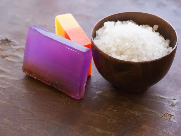 Produtos de spa em fundo de madeira . — Fotografia de Stock