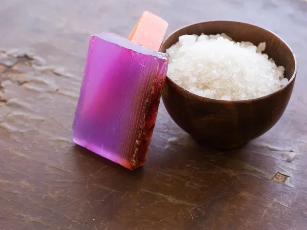 Productos de spa sobre fondo de madera . — Foto de Stock