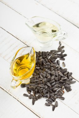 ayçiçeği tohumu ve petrol