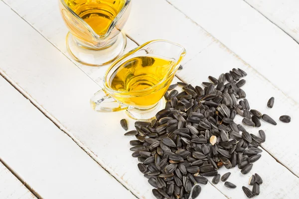 Sunflower seeds and oil — Stock Photo, Image