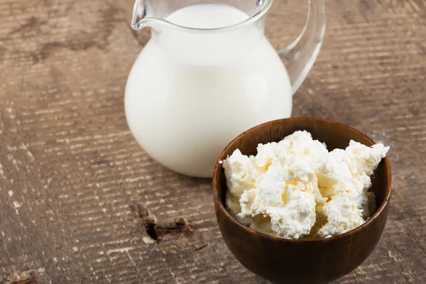 Mléčné výrobky - mléko, tvaroh — Stock fotografie