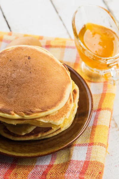 Panqueques en plato — Foto de Stock