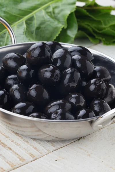 Olive nere in ciotola — Foto Stock