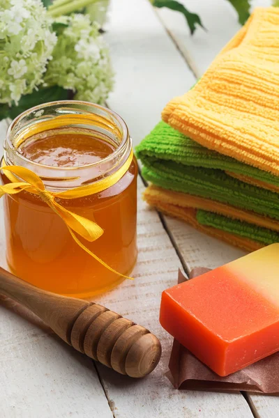 Honey spa. Bar of natural handmade soap iwith honey. — Stock Photo, Image