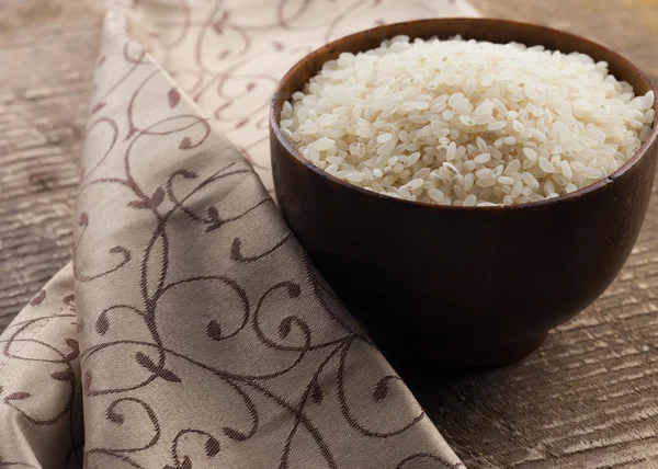 Reis in Keramikschale — Stockfoto