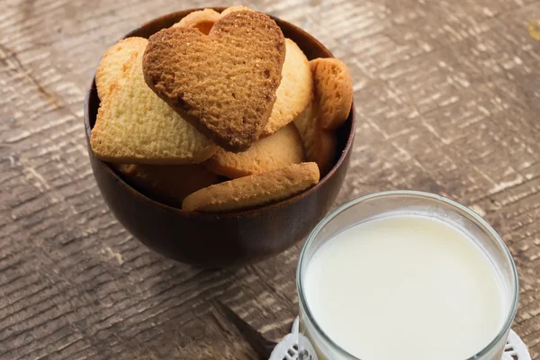 Melk en koekjes — Stockfoto