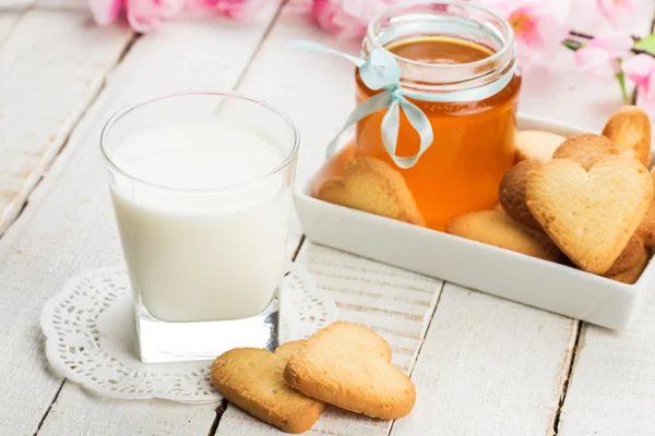 Leche y galletas —  Fotos de Stock