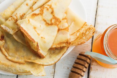 Krep plaka üzerinde