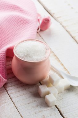 Tahta zemin üzerinde şeker