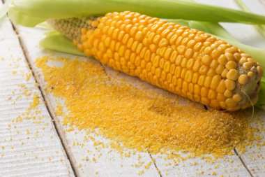 ahşap zemin üzerine Mısır yemek