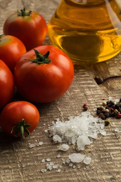 Tomaten en kruiden — Stockfoto