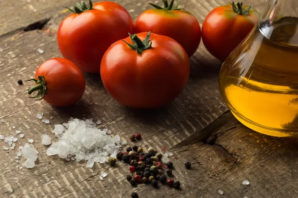 Tomatoes and seasoning — Stock Photo, Image