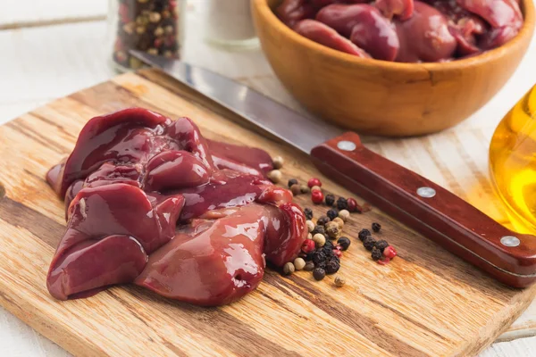 Raw chicken liver — Stock Photo, Image