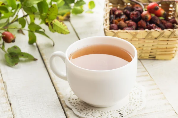 Tea with dry briar — Stock Photo, Image