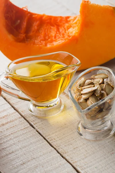 Pumpkin seeds and oil — Stock Photo, Image