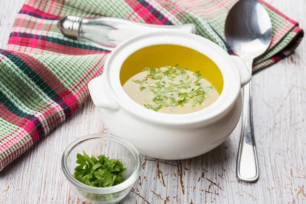 Bouillon in kom — Stockfoto