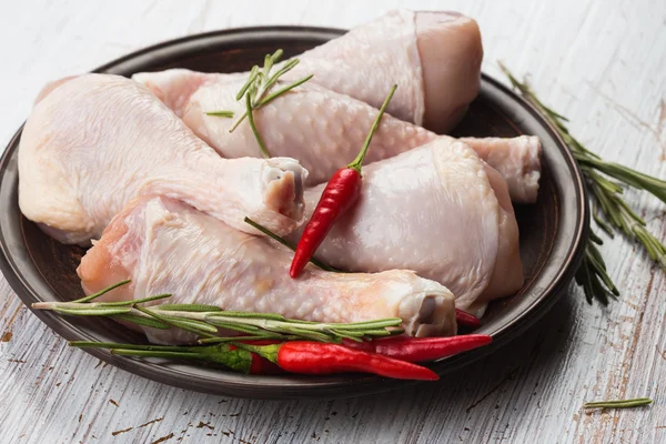 Ayam segar di piring — Stok Foto