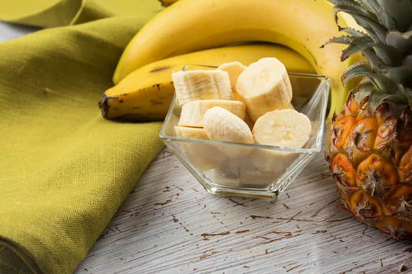 Banane in Schüssel geschnitten — Stockfoto