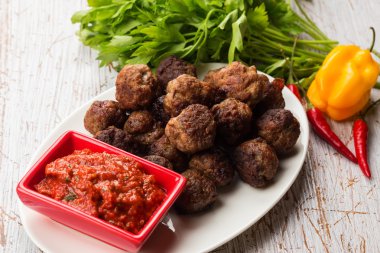 köfte sosu ile
