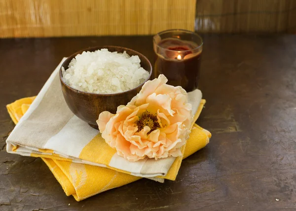 Sea salt in bowl with candle and rose — Stock Photo, Image