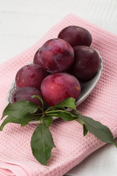 Fresh plums — Stock Photo, Image