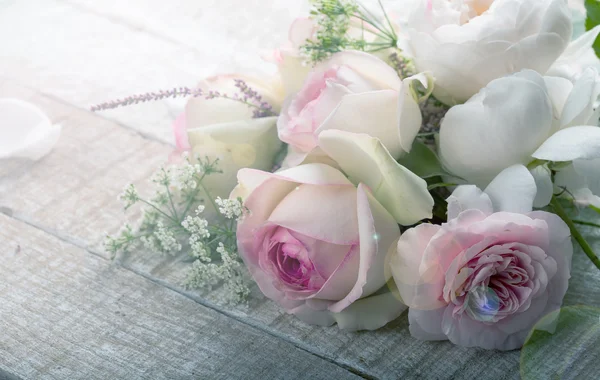 Carte postale avec des fleurs élégantes — Photo