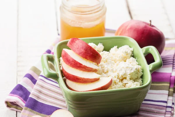 Cottage cheese, apples, honey. — Stock Photo, Image