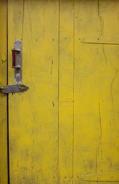 Velha porta amarela — Fotografia de Stock
