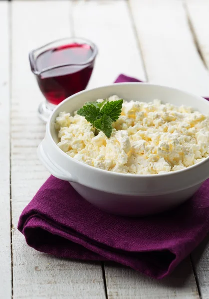 Cottage cheese oin bowl — Stock Photo, Image