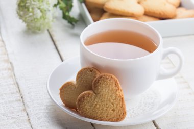 taze kurabiye ve çay