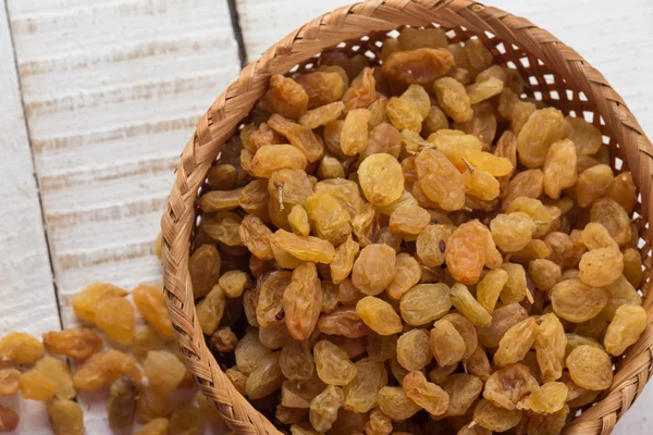 Raisins on wooden background — Stock Photo, Image