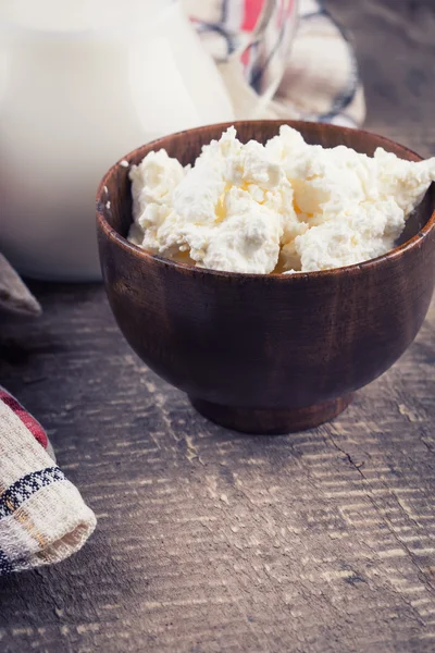 Cottage cheese in bowl — Stock Photo, Image