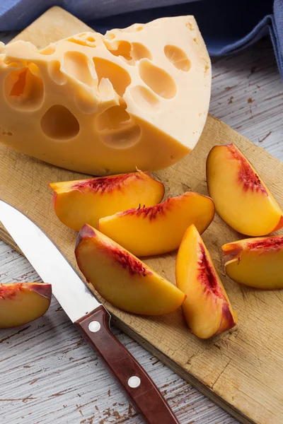 Formaggio e pane — Foto Stock