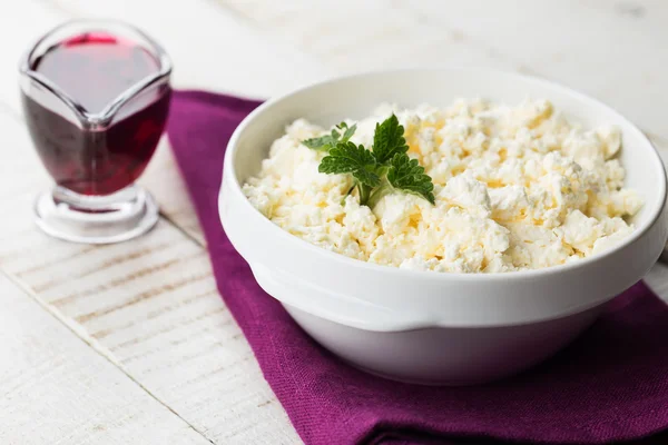 Cottage cheese and cherry jam. — Stock Photo, Image