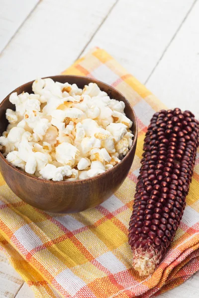 Popcorn in bowl — Stock Photo, Image