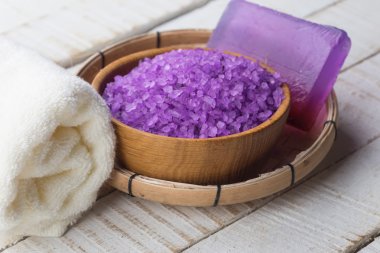 Deniz tuzu, sabun, havlu